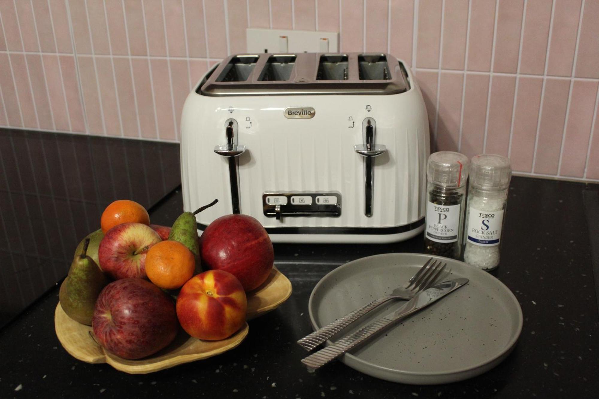 Peacehaven Retreat - 4 Minutes From The Beach! Pet Friendly! Weymouth Eksteriør billede