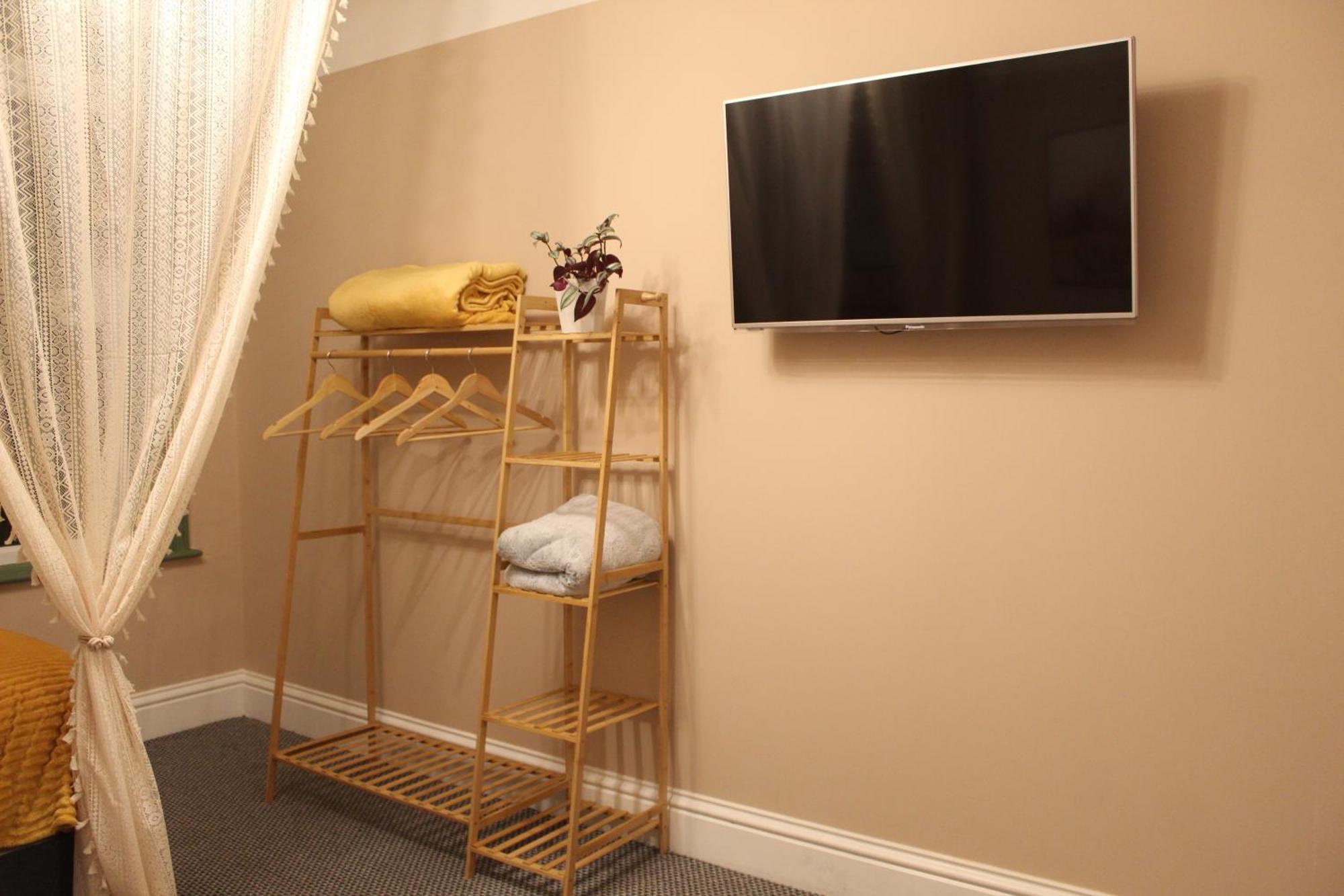Peacehaven Retreat - 4 Minutes From The Beach! Pet Friendly! Weymouth Eksteriør billede