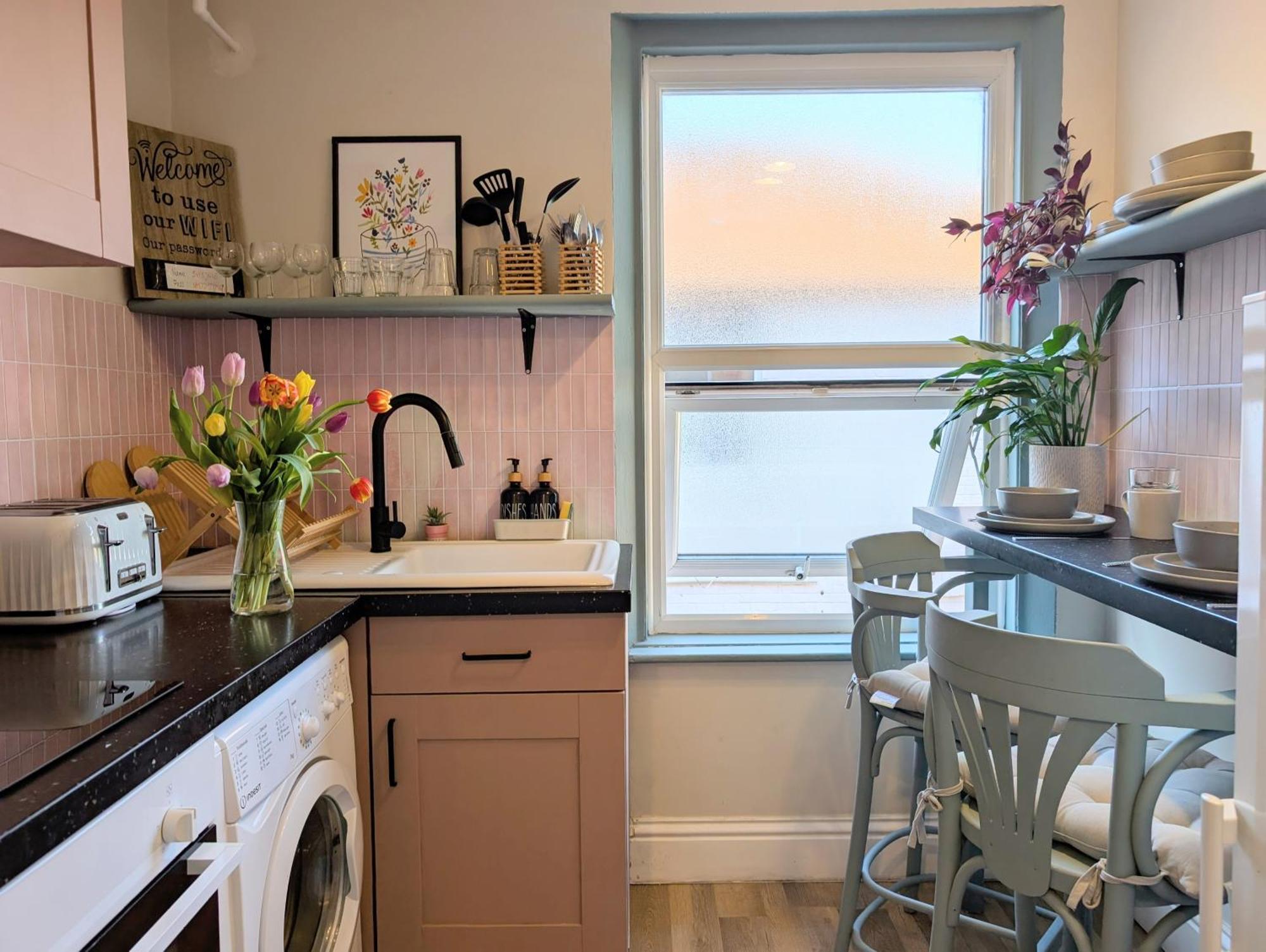 Peacehaven Retreat - 4 Minutes From The Beach! Pet Friendly! Weymouth Eksteriør billede